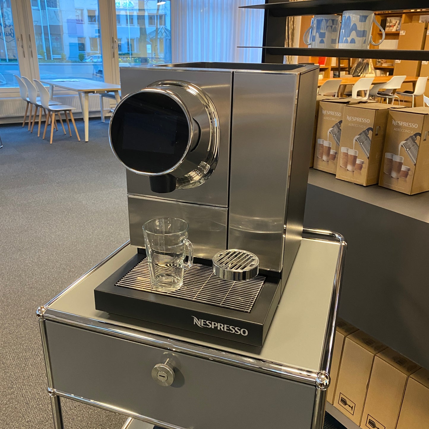 Nespresso Momento Kaffeemaschine + Milchschäumer