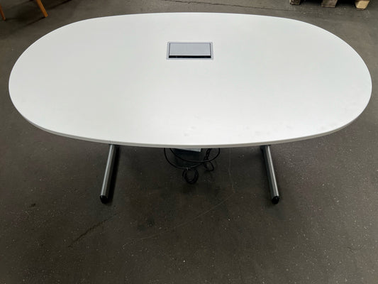 Steelcase Konferenztisch / Besprechungstisch mit USB Buchsen