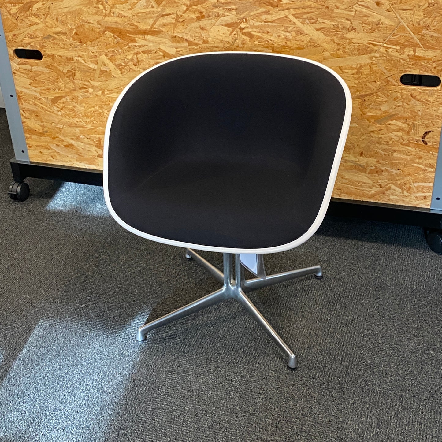 Vitra -  Eames Plastic Armchair DAL Besprechungsstuhl