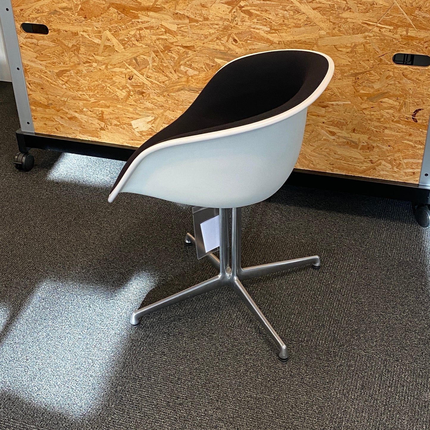 Vitra -  Eames Plastic Armchair DAL Besprechungsstuhl