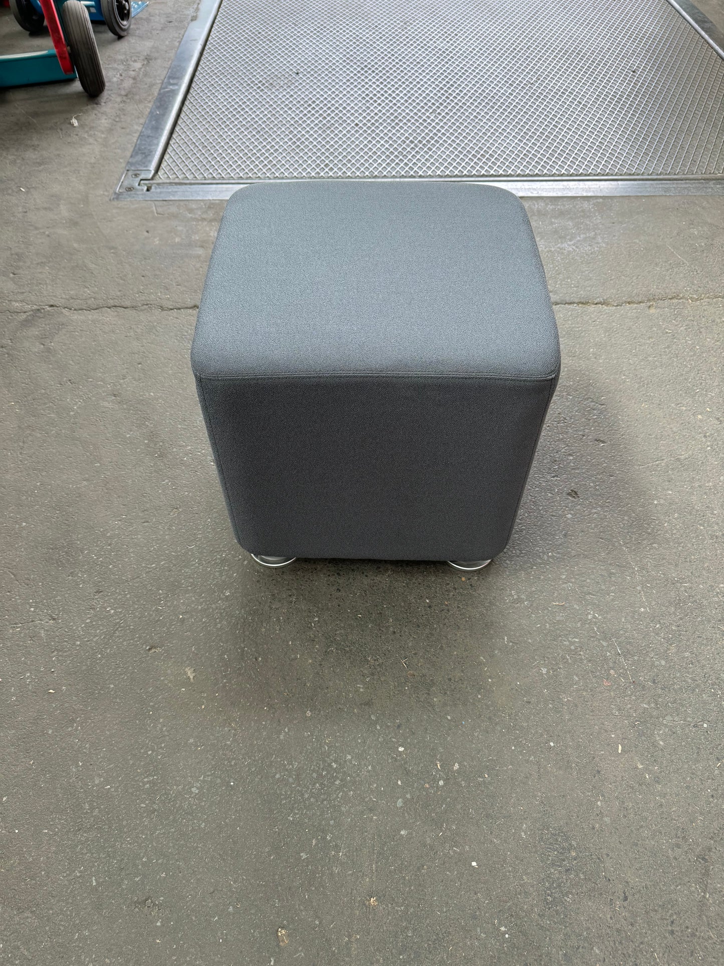 Steelcase B-Free Würfel dunkelgrau