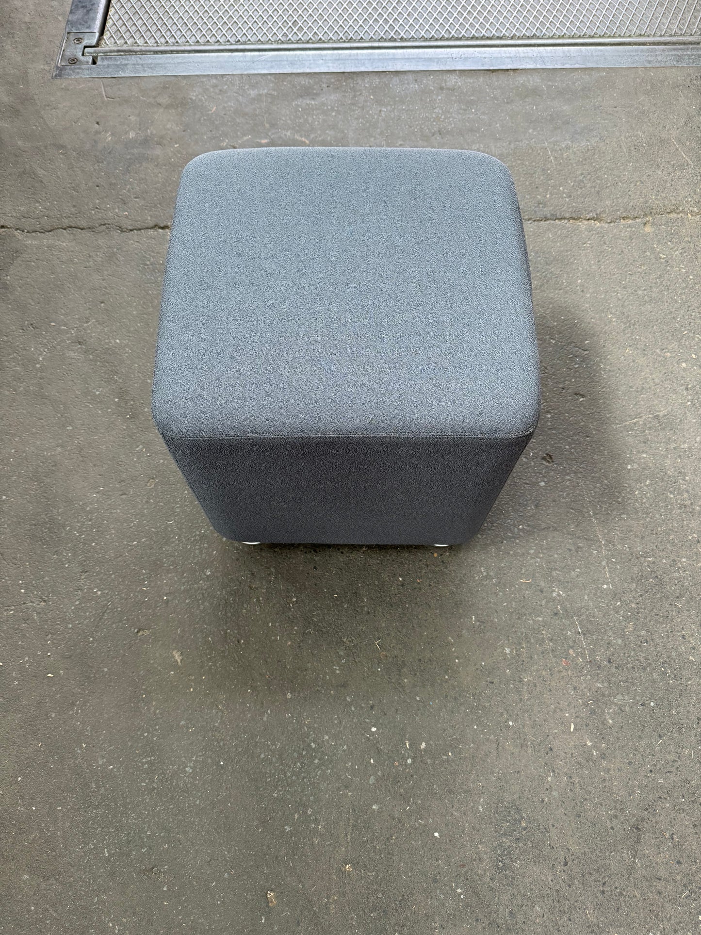 Steelcase B-Free Würfel dunkelgrau